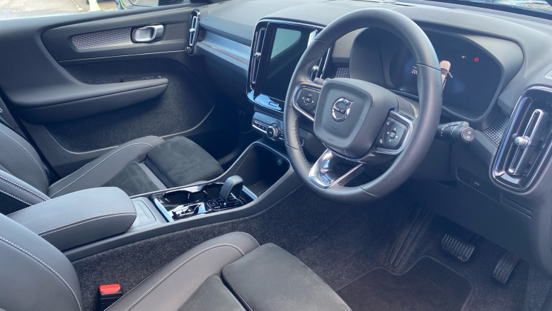 Volvo XC40 2.0 B3P Plus Dark 5dr Auto Petrol Estate